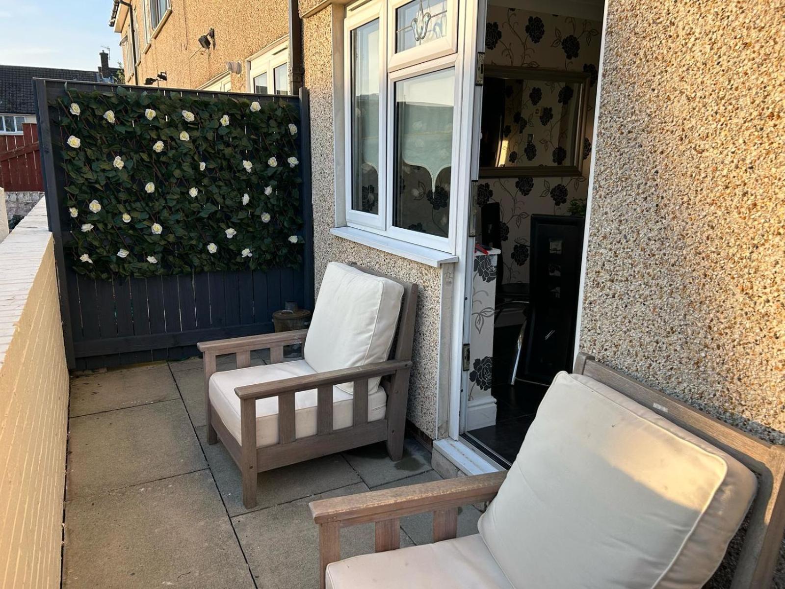 2 Bedroom House Close To Centre With Gated Driveway Liverpool