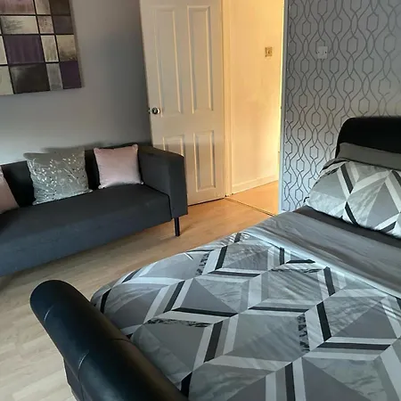 2 Bedroom House Close To City Centre With Gated Driveway Liverpool Exterior photo
