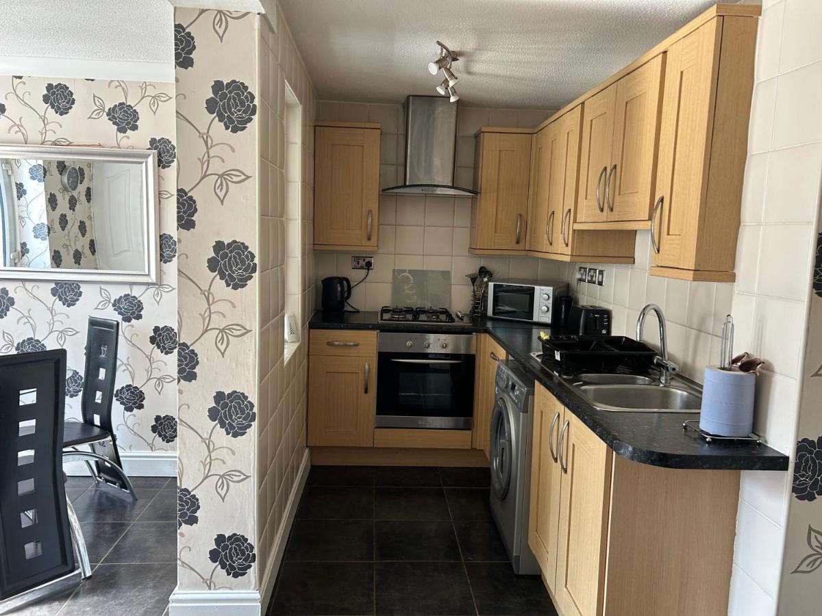 2 Bedroom House Close To Centre With Gated Driveway Ferienhaus Liverpool