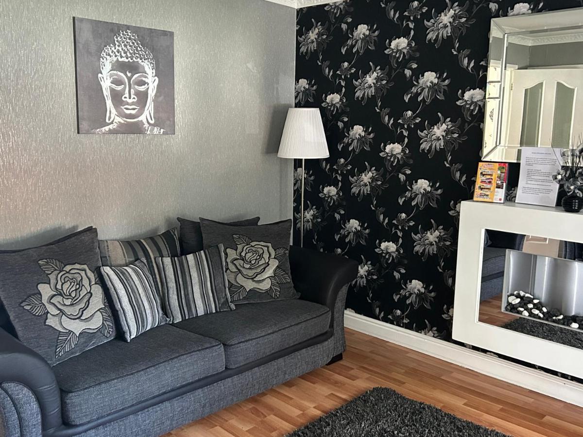 2 Bedroom House Close To Centre With Gated Driveway * Liverpool