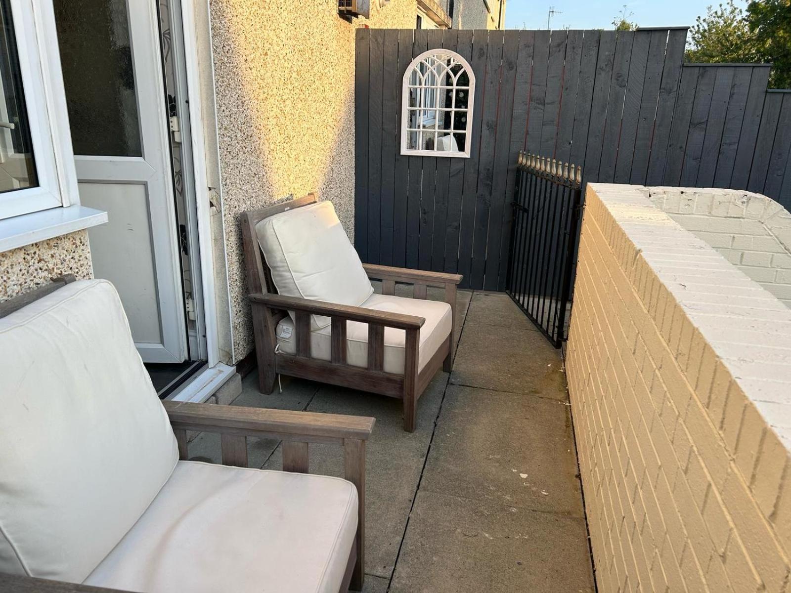 2 Bedroom House Close To Centre With Gated Driveway * Liverpool