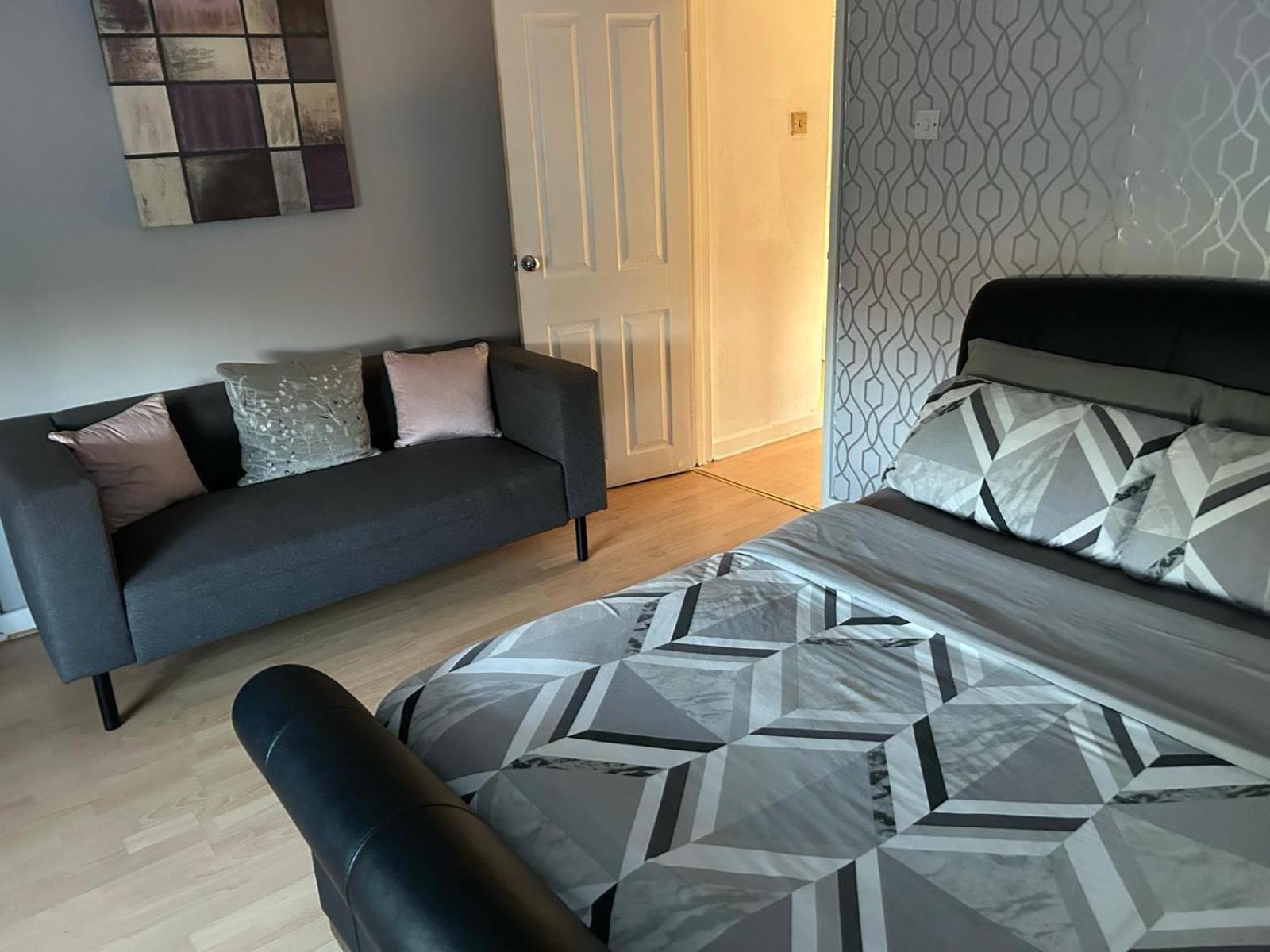 2 Bedroom House Close To Centre With Gated Driveway Ferienhaus Liverpool